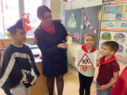 В Электрогорске сотрудники Госавтоинспекции провели профилактическую беседу с воспитанниками детских лагерей