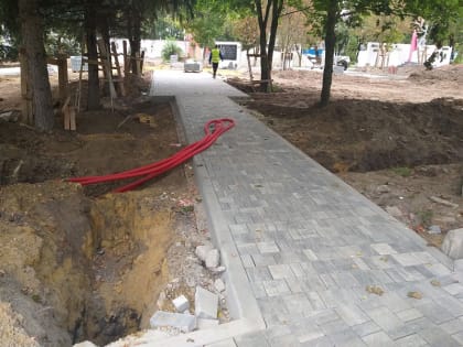 В сквере 75-летия Победы в Воскресенске идут работы по благоустройству