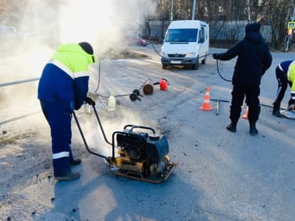 Более 300 квадратных метров ям задели на дорогах в поселках Люберец на минувшей неделе