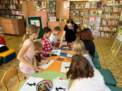 В Рузской библиотеке рисовали восковыми мелками