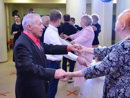 Танцевальным видеоуроком по меренге поделились специалисты УСЗН ТиНАО