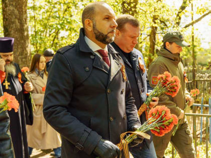 Руслан Заголовацкий возложил цветы к Братской могиле на Ореховском кладбище