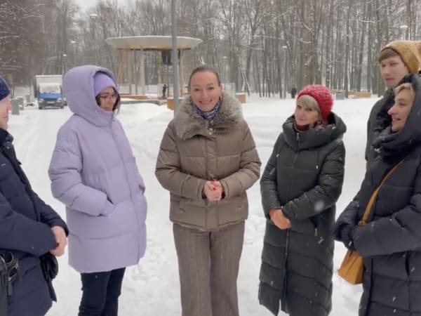 Депутат «Единой России» с жителями проверила, как ведутся работы по реконструкции парка Толстого в Химках
