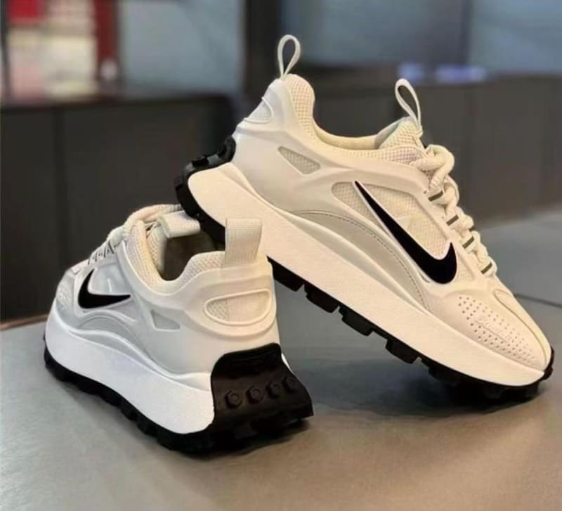 Nike Stay Wild Sneakers