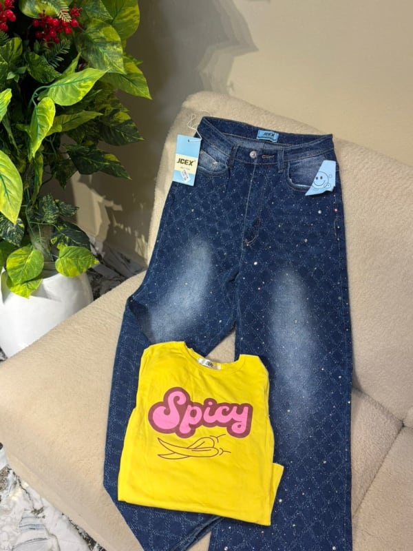 Baggy jeans and basic tops