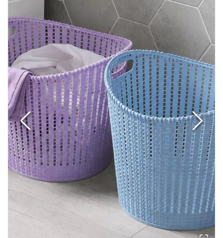 Face sheets, straightener and laundry basket — photo 3