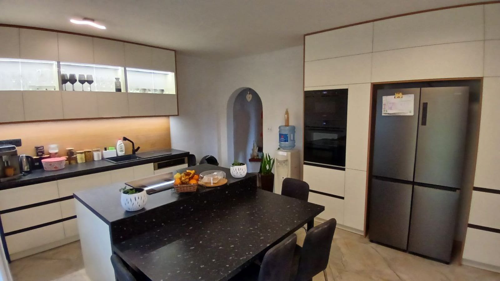 Moderní kuchyně s ostrůvkem