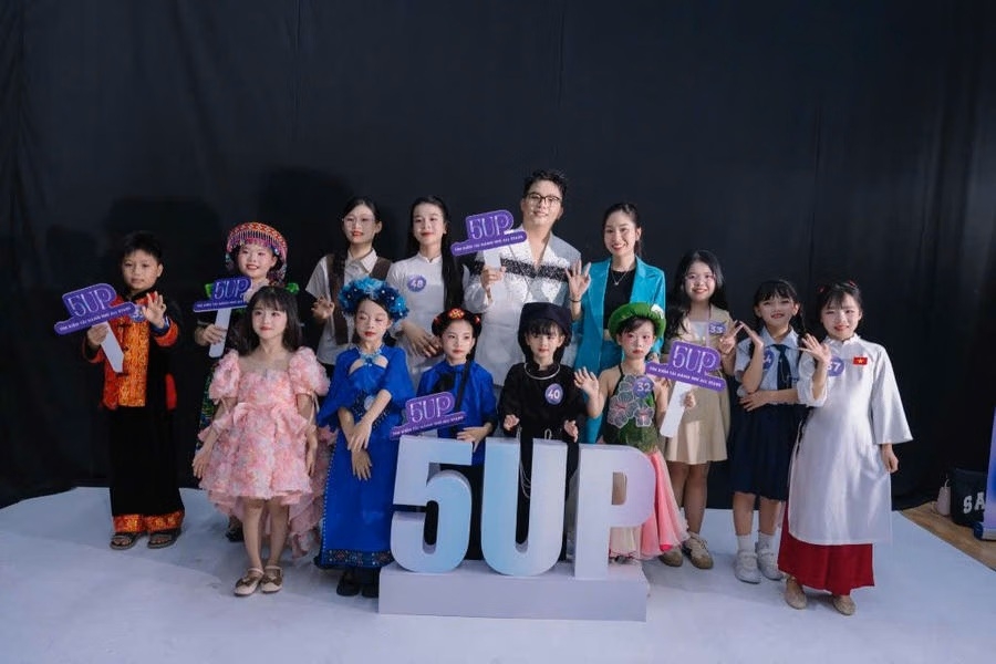 Đến với cuộc thi, đoàn Lạng Sơn có tổng cộng 12 thí sinh, được cô Thuỳ Linh trực tiếp dẫn đoàn và đồng hành trong suốt hành trình. Đến với cuộc thi, đoàn Lạng Sơn có tổng cộng 12 thí sinh, được cô Thuỳ Linh trực tiếp dẫn đoàn và đồng hành trong suốt hành trình.