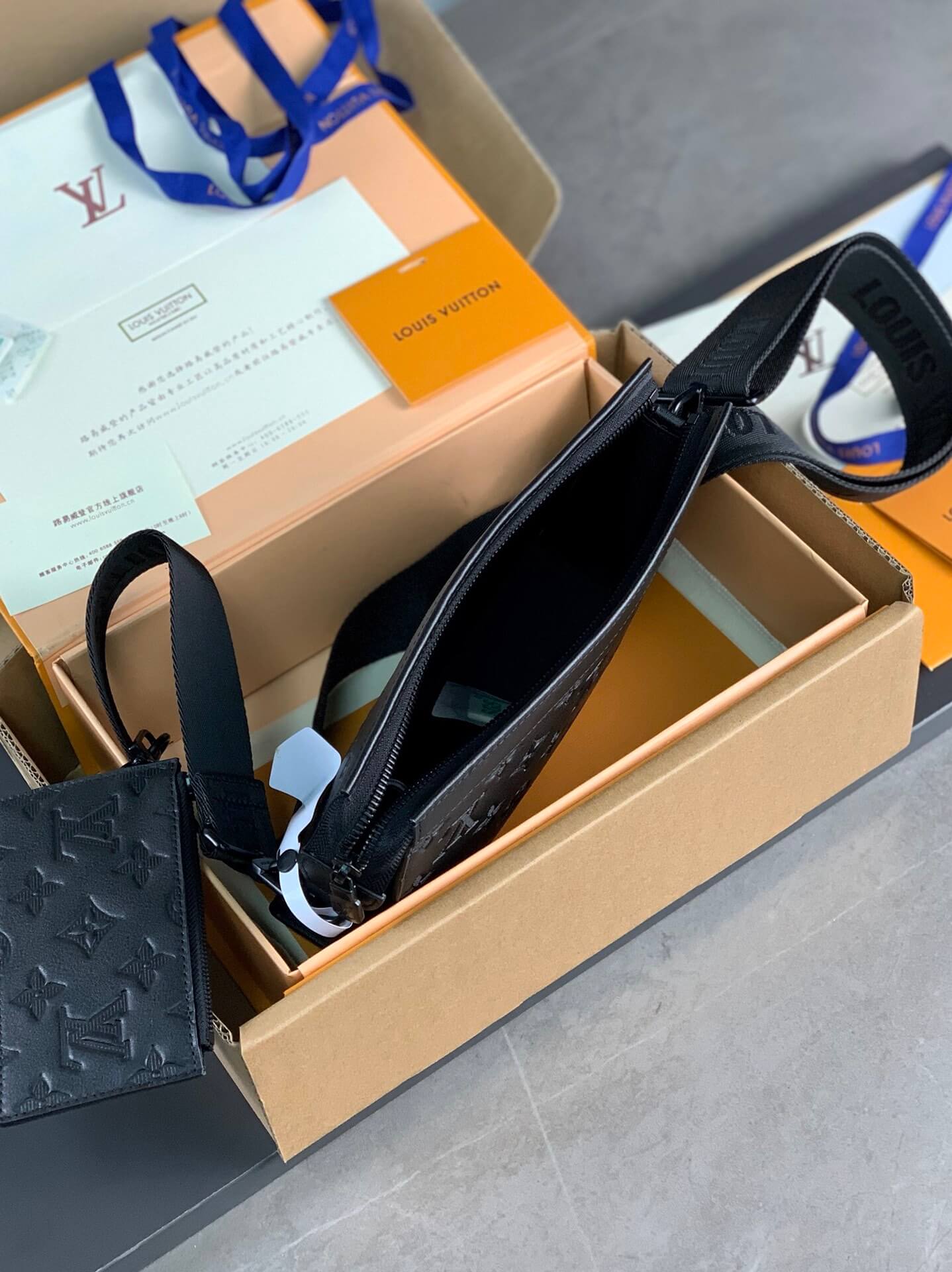LV Alpha Wearable Wallet combines Monogram Eclipse canvas - Image 6