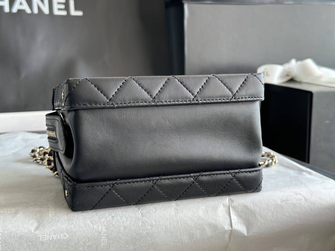 Chanel Cosmetic Box Bag - Image 3