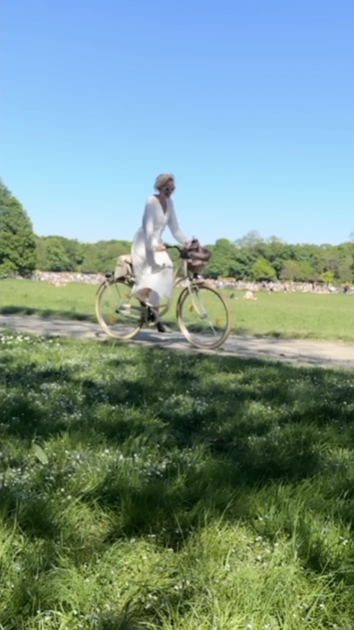 Friederike Rath bei der spirituellen Arbeit