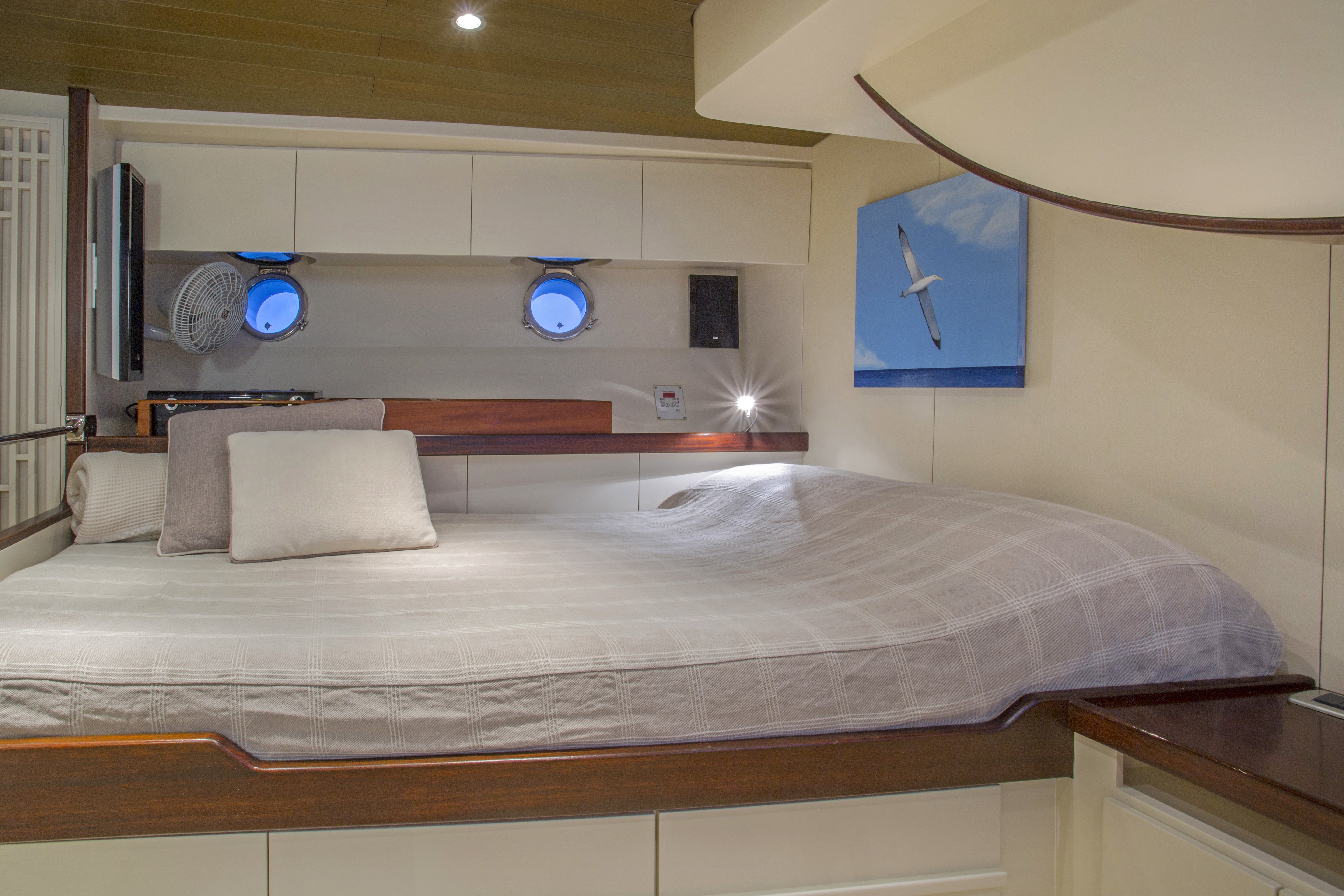 Green cardstock box containing white, beige, and brown cards.