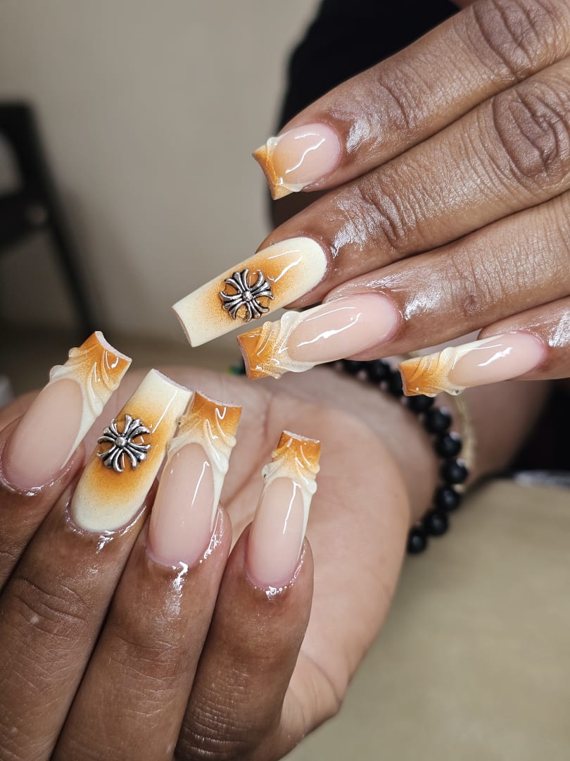 Tt_nails_Aura