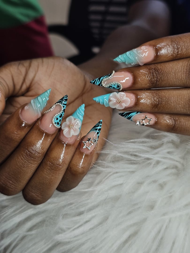 Tt_nails_Aura