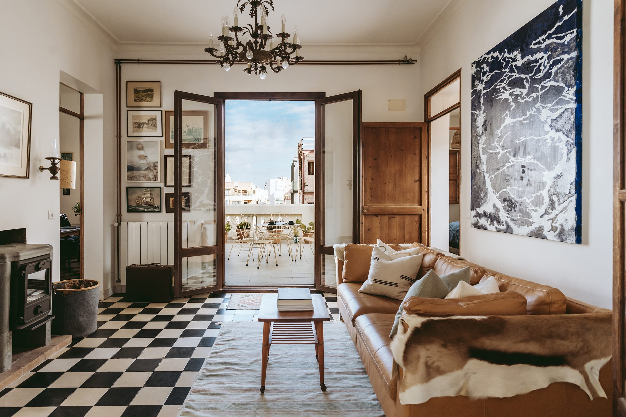 Classic penthouse with private terrace - Penthouse With Private Exterior Access