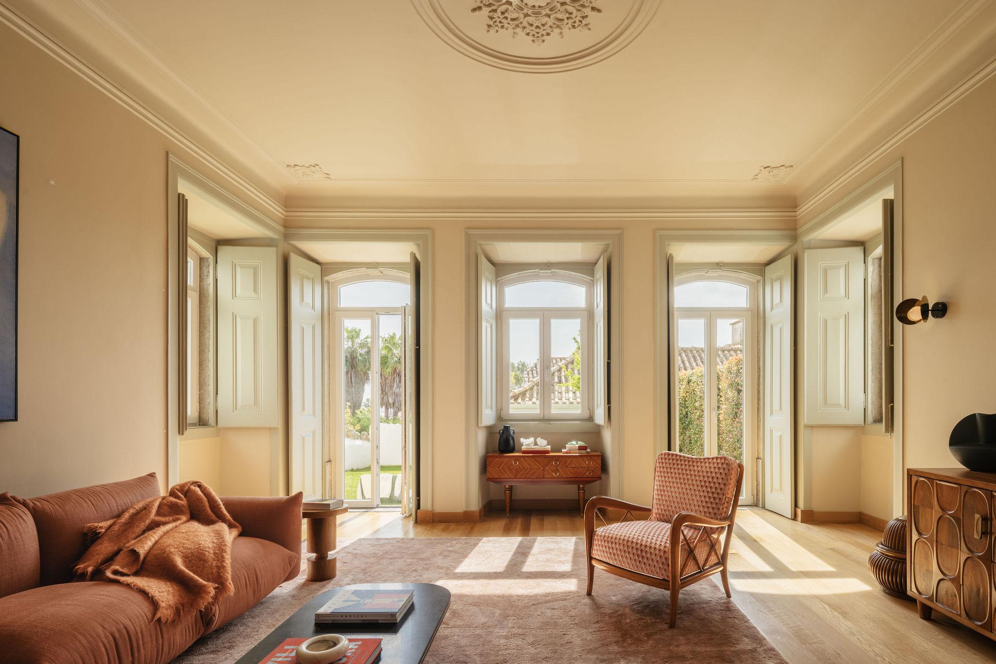 Set within an elegant villa on a tree-line street in the upscale Monte Estoril, we find this stunning 2-bedroom...
