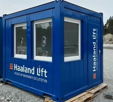 10 fot kontorbrakke med billettluker