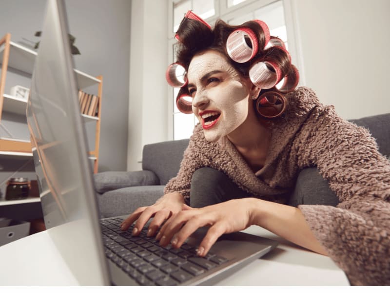 A woman mad at her laptop