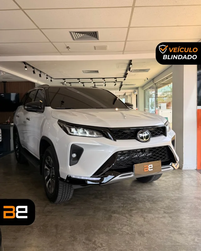 TOYOTA BLINDADO TOYOTA HILUX SW4 2.8 D-4D TURBO DIESEL DIAMOND 7L 4X4 AUTOMÁTICO - 2025/2025