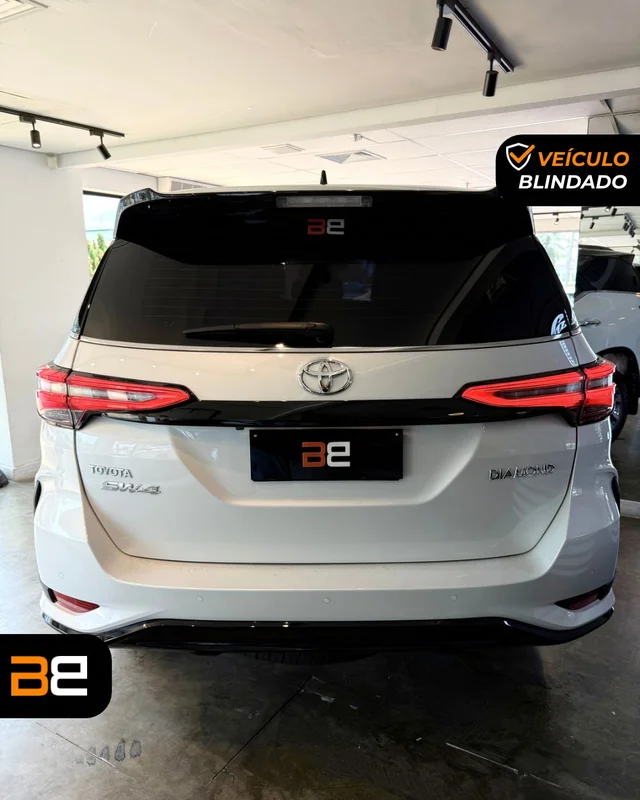 TOYOTA TOYOTA HILUX SW4 2.8 D-4D TURBO DIESEL DIAMOND 7L 4X4 AUTOMÁTICO 2025/2025 SUV blindado Diesel à venda no Rio de Janeiro | Bela Barra Blindados - foto 4