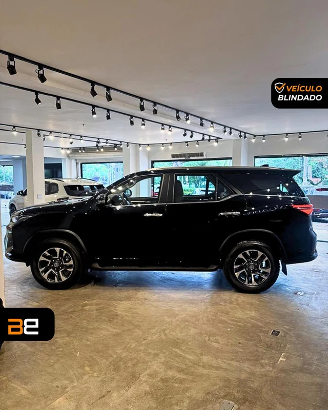 TOYOTA HILUX SW4 2.8 D-4D TURBO DIESEL SRX PLATINUM 7L 4X4 AUTOMÁTICO 2025/2025 SUV blindado Diesel à venda no Rio de Janeiro | Bela Barra Blindados - foto 3