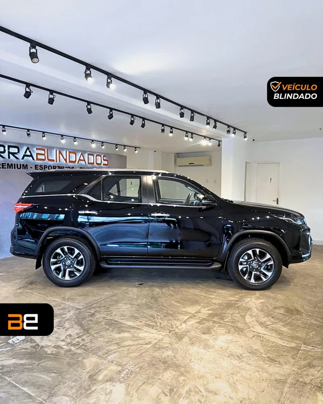 TOYOTA HILUX SW4 2.8 D-4D TURBO DIESEL SRX PLATINUM 7L 4X4 AUTOMÁTICO 2025/2025 SUV blindado Diesel à venda no Rio de Janeiro | Bela Barra Blindados - foto 4