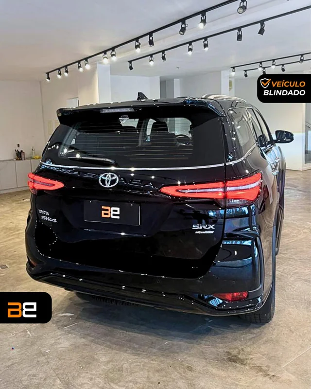 TOYOTA HILUX SW4 2.8 D-4D TURBO DIESEL SRX PLATINUM 7L 4X4 AUTOMÁTICO 2025/2025 SUV blindado Diesel à venda no Rio de Janeiro | Bela Barra Blindados - foto 5