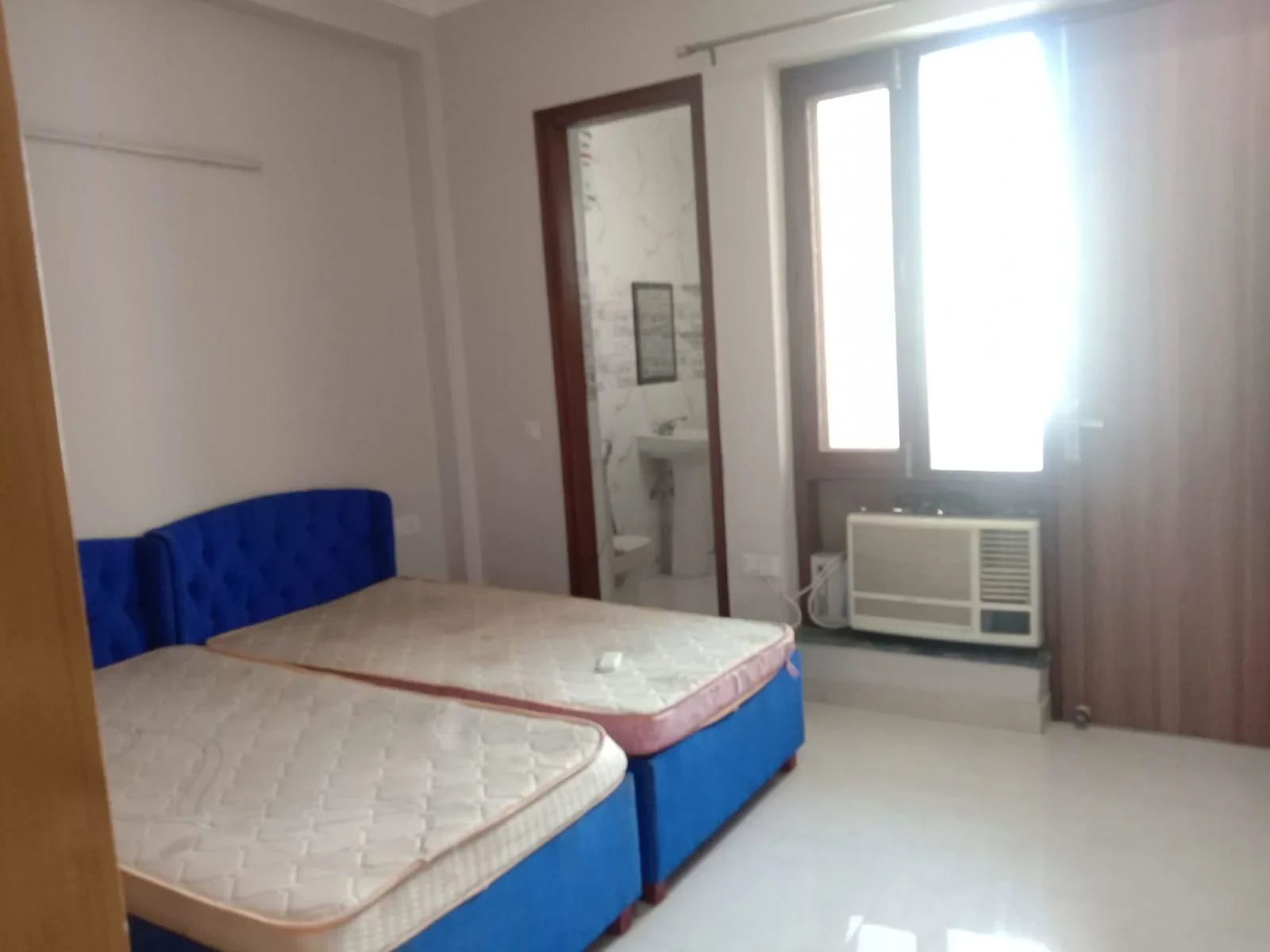 3 BHK Flat for rent in DLF Phase 5, Gurgaon