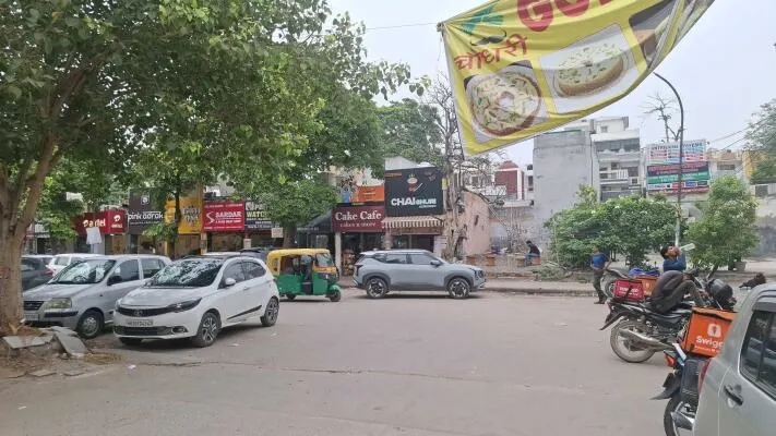 MG Road vs Sector 14 Gurgaon Shop for Rent: Which Location Drives Higher Sales?