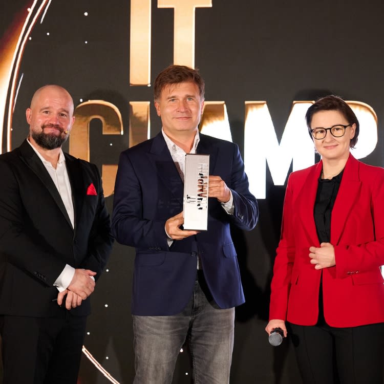Hisense Commercial Displayed named IT Champion in Retail in Poland at the 10th IT Champions Gala