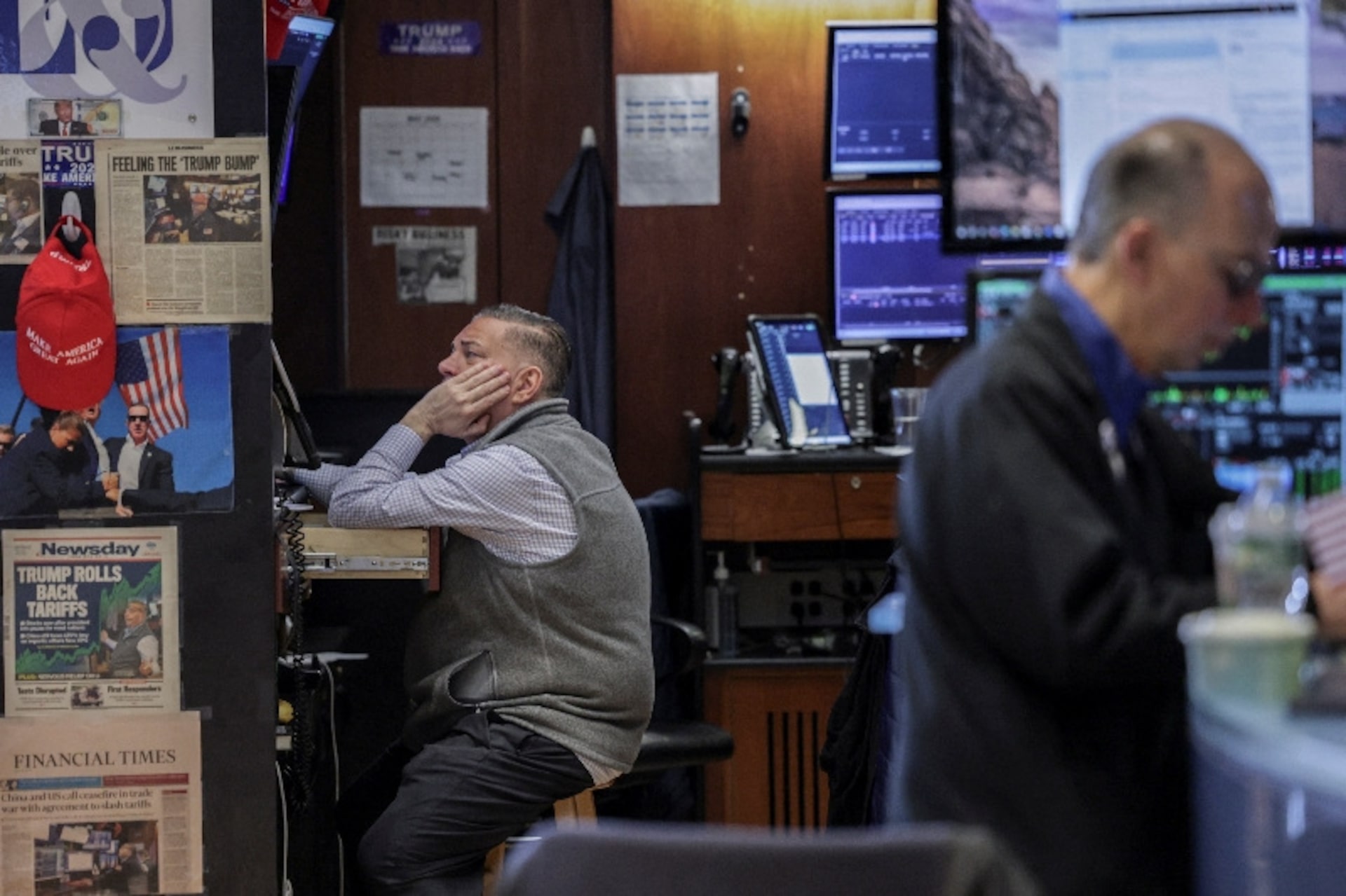 Global Bond Markets Shudder as Inflation Fears Grip Investors Worldwide