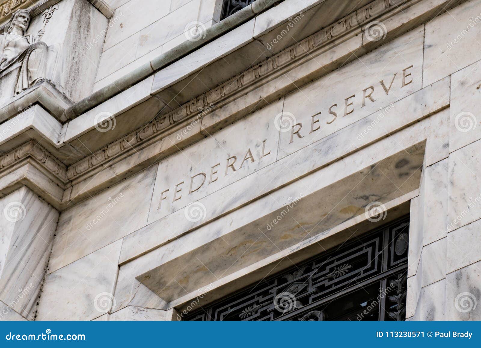 Fed Signals Caution as Inflation and Jobs Data Cloud Policy Path