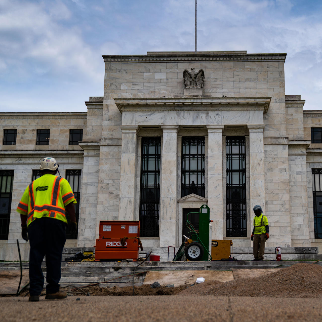 Fed Officials Signal Caution as Inflation and Jobs Data Cloud Policy Path