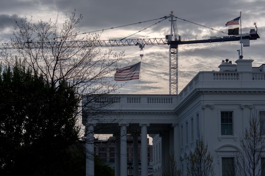Federal Judge Orders Trump White House to Obey Records Act