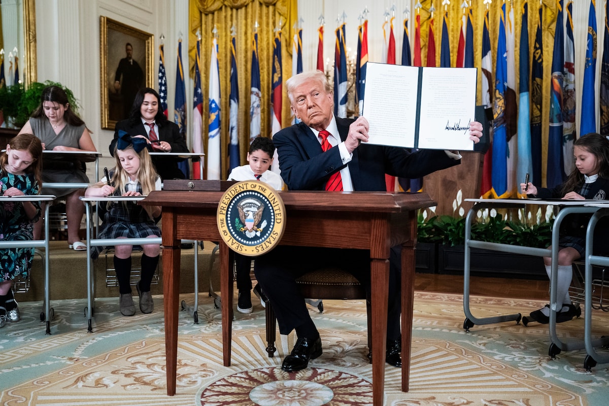 Trump Shelves AI Executive Order Over GOP Pushback on Rules