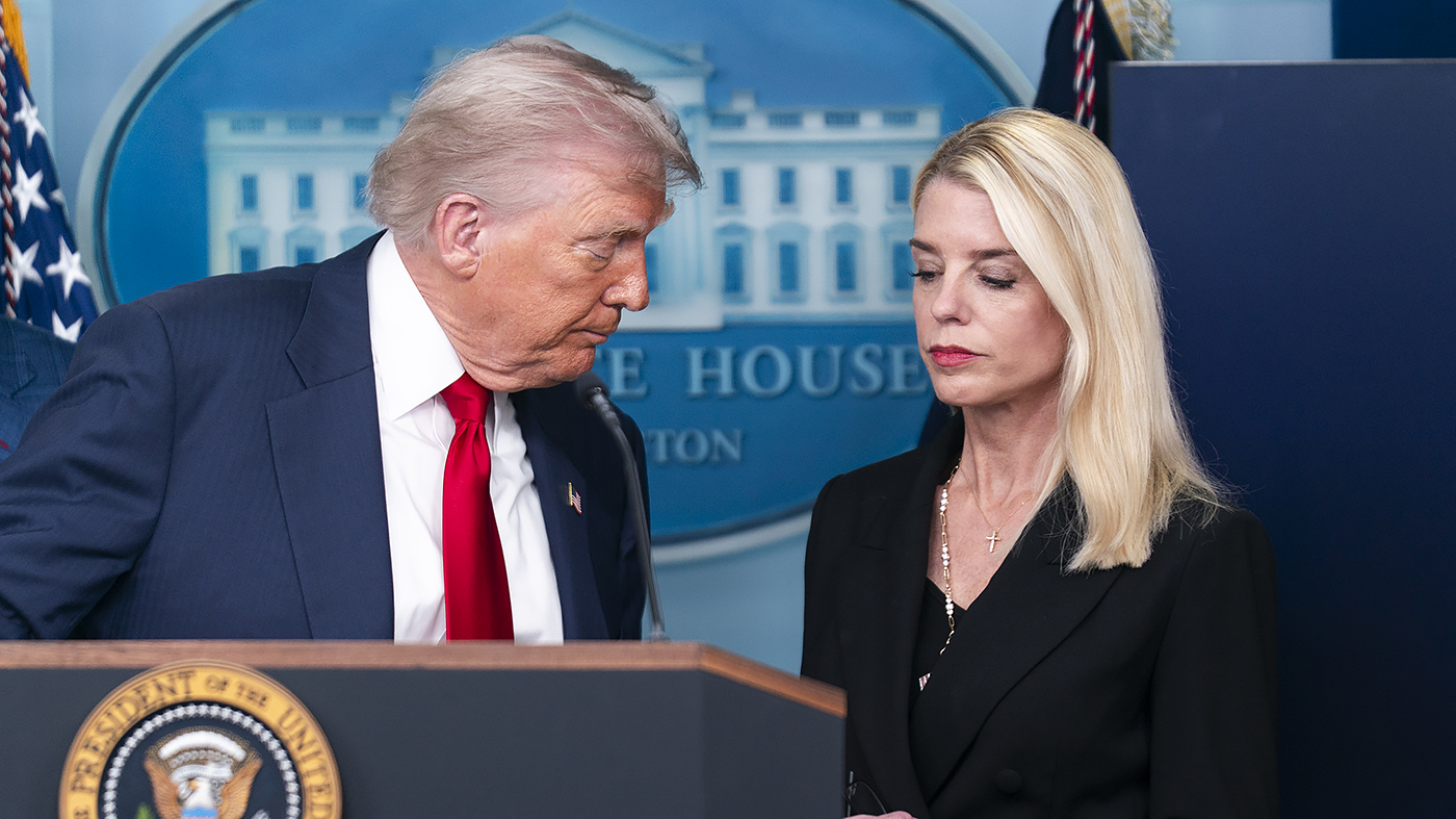 Trump Threatens DC Police Takeover Over ICE Cooperation