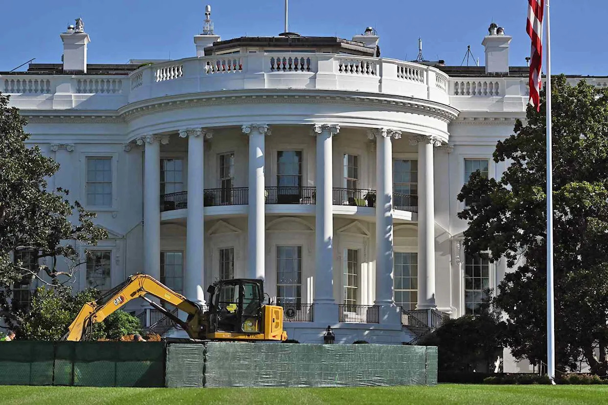 Trump Tours White House Ballroom as Hill Funding Stalls