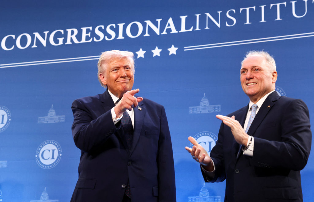 Trump Pressures House GOP on Voting Bill at Florida Retreat