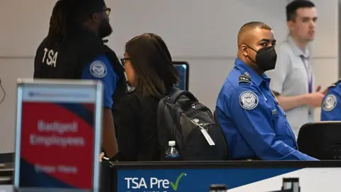 Trump Vows Executive Order to Pay TSA Agents as Shutdown Drags On