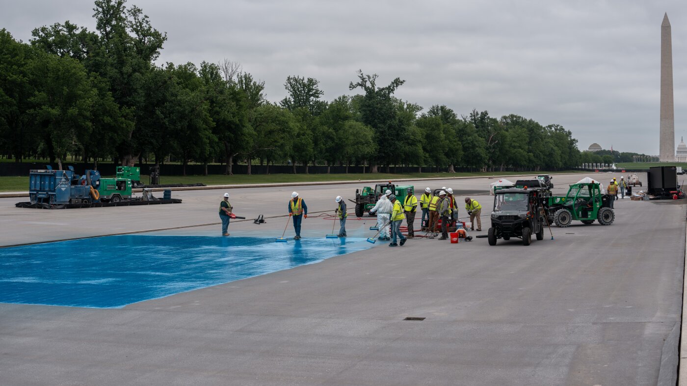 Trump Drives Across Reflecting Pool to Inspect Blue Coating