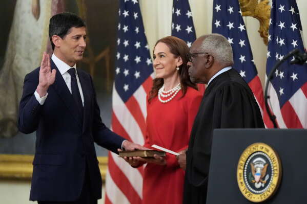 Kevin Warsh Takes Fed Reins as Inflation Pressure Mounts