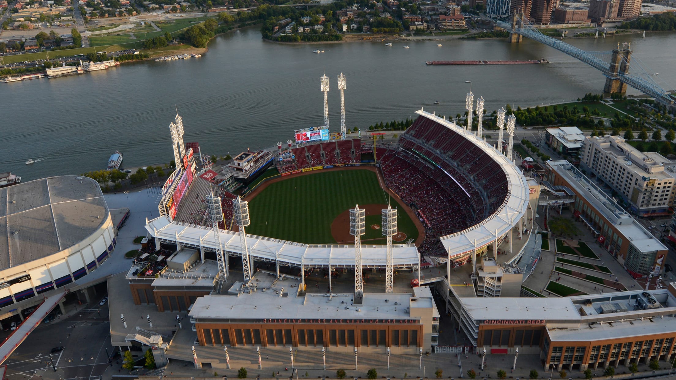 Cardinals-Reds Showdown: NL Central Race Heats Up at GABP