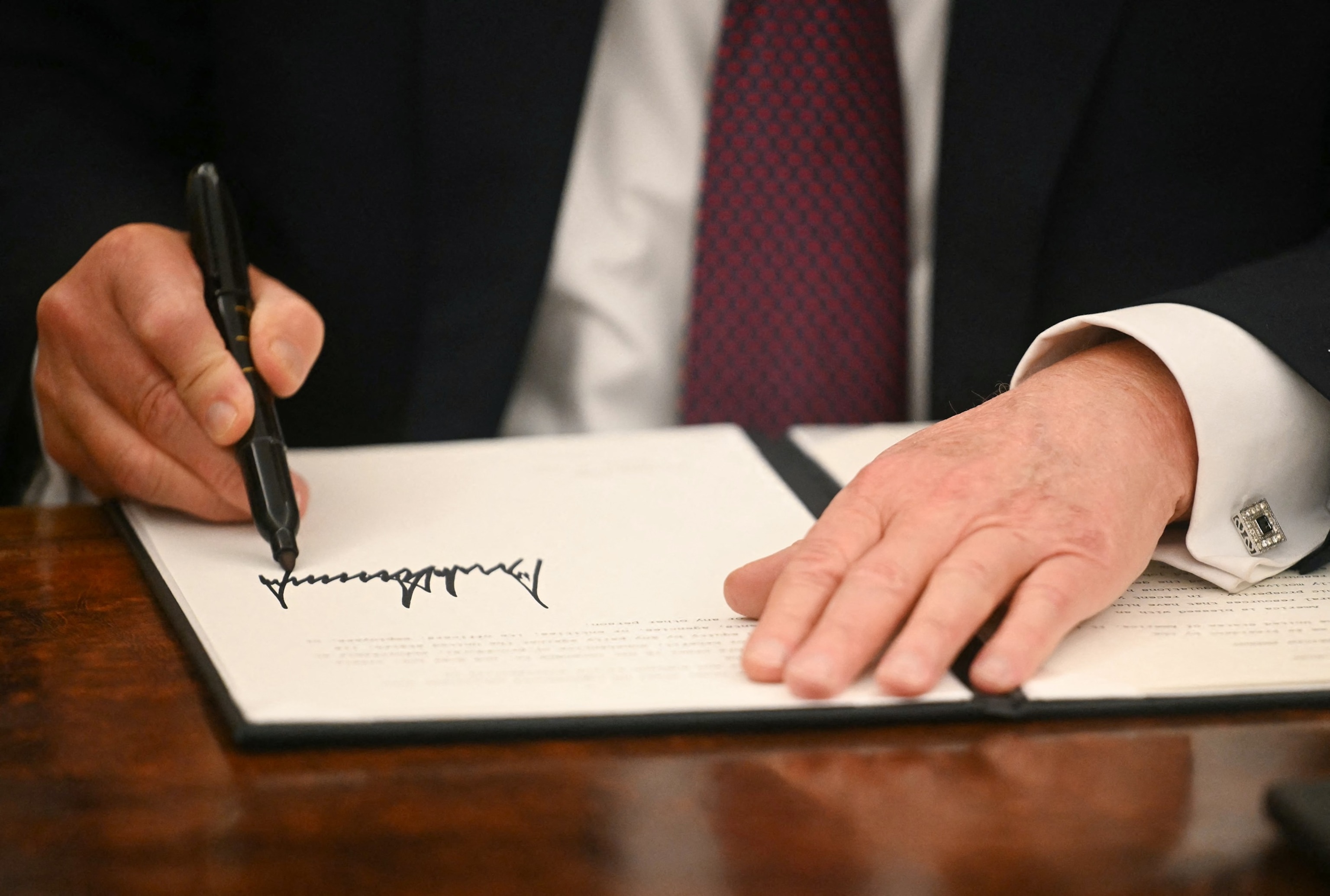 Trump Shelves AI Executive Order, Citing China Race