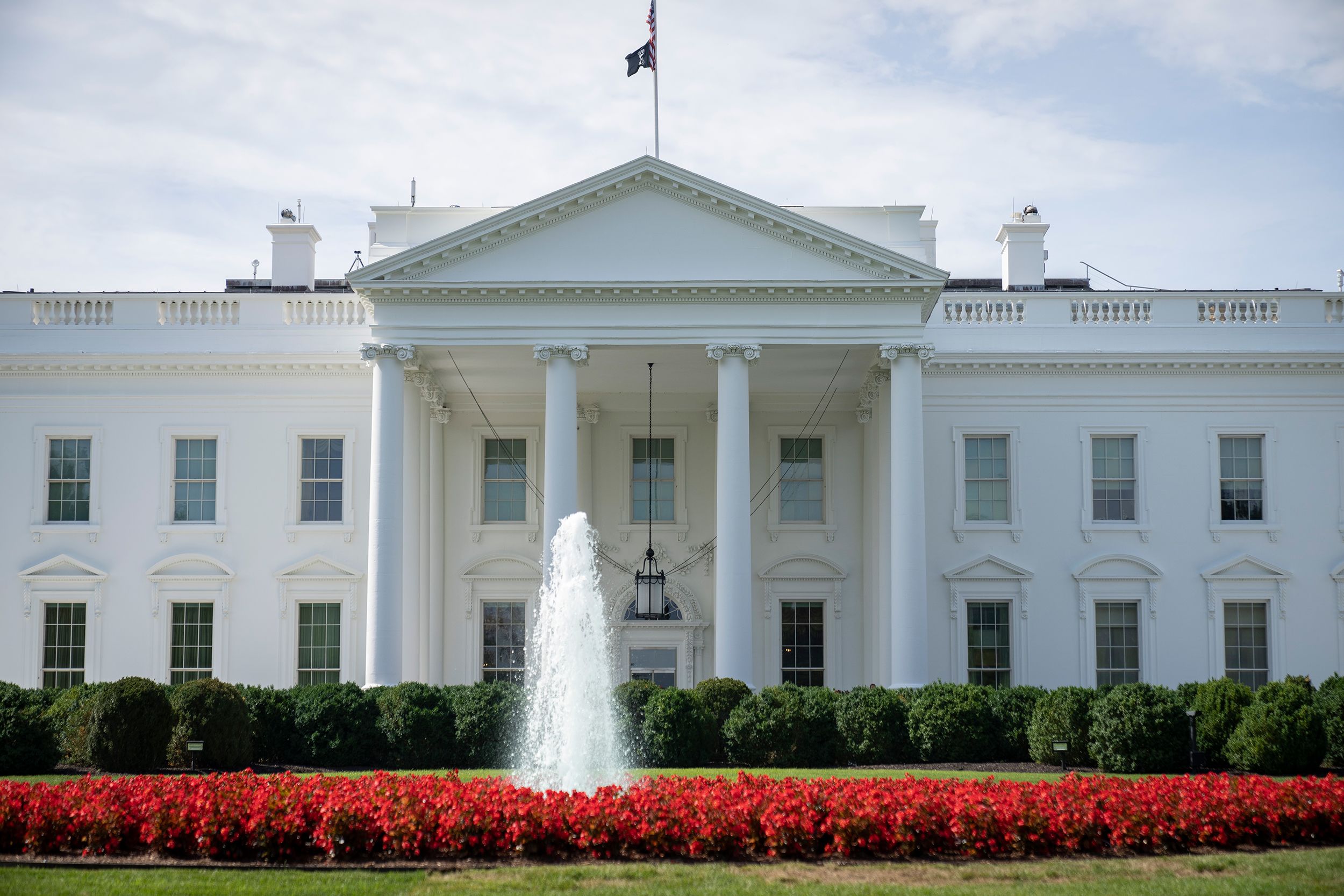 White House Mandates Federal App With Trump Praise Built In