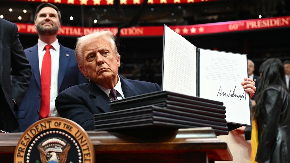 Trump Delays AI Executive Order: Inside the West Wing Pause