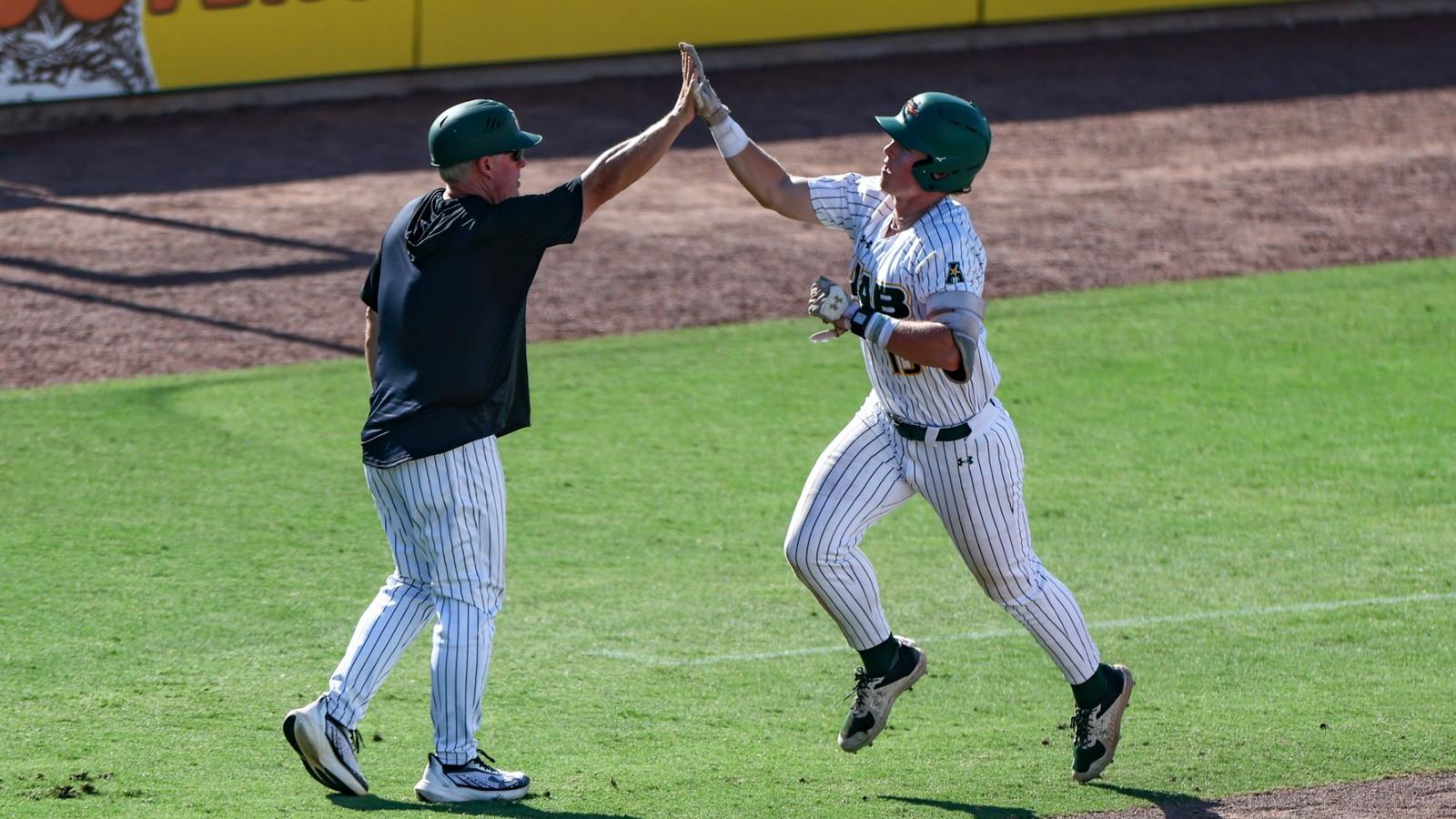 Wichita State Stuns UAB in American Championship Comeback