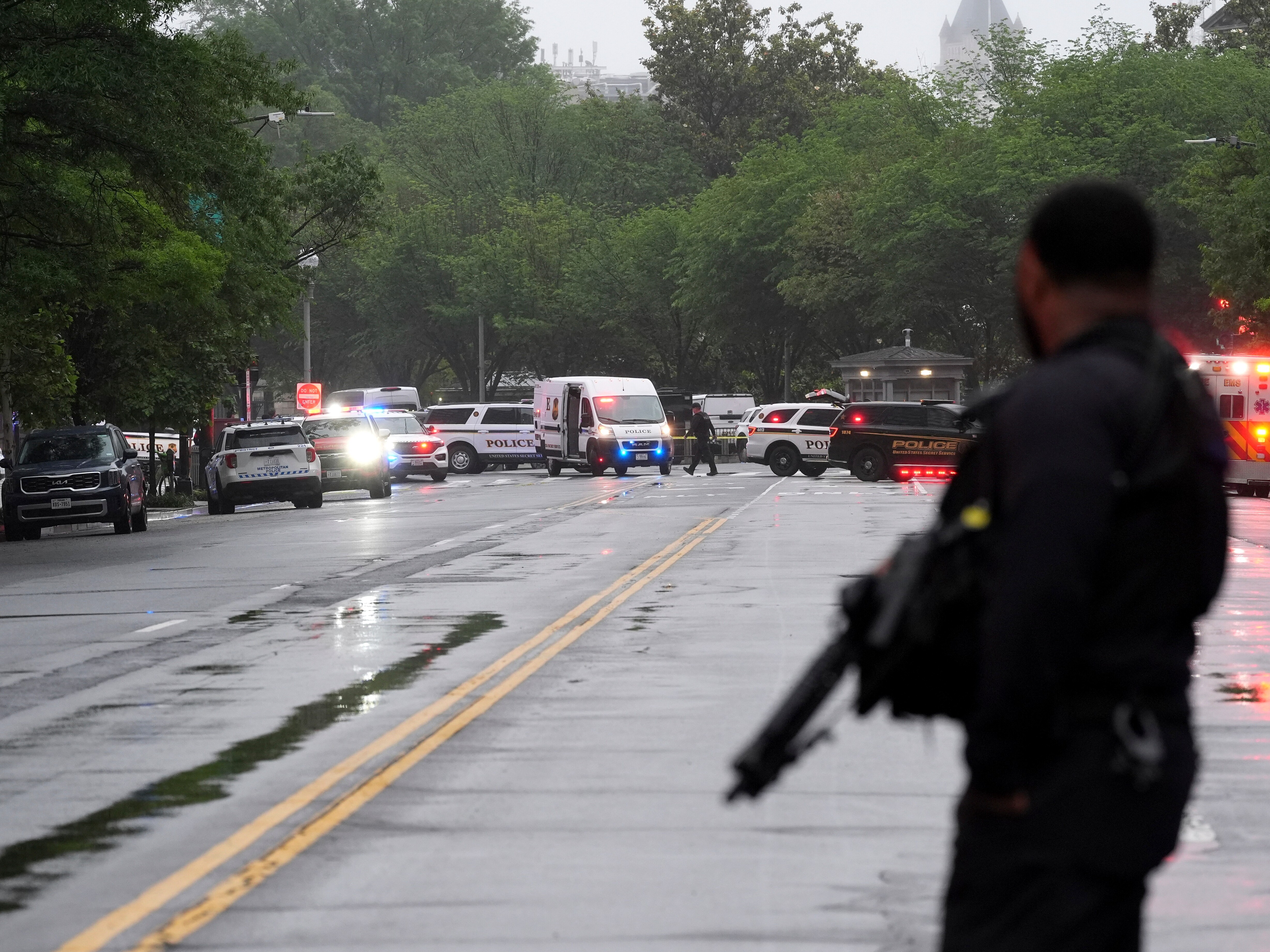 Gunfire Near White House Checkpoint Leaves Suspect Dead