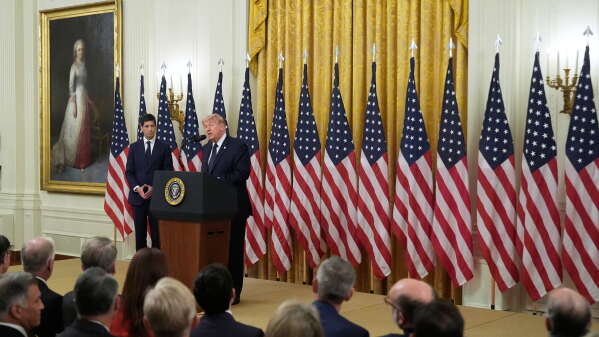 Powell Sworn In at White House as Inflation Pressures Mount