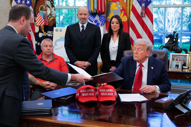 Trump's 11th-Hour AI Order Reveal Cracks Inside the West Wing