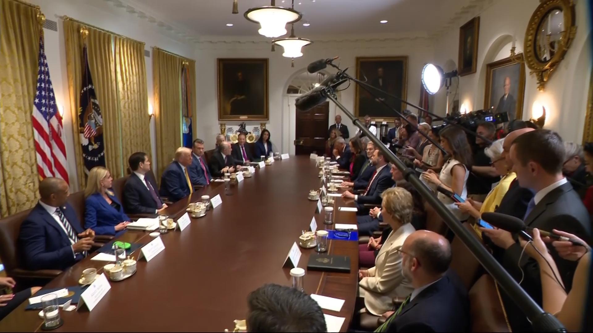 Trump Convenes Full Cabinet as White House Signals Policy Shift